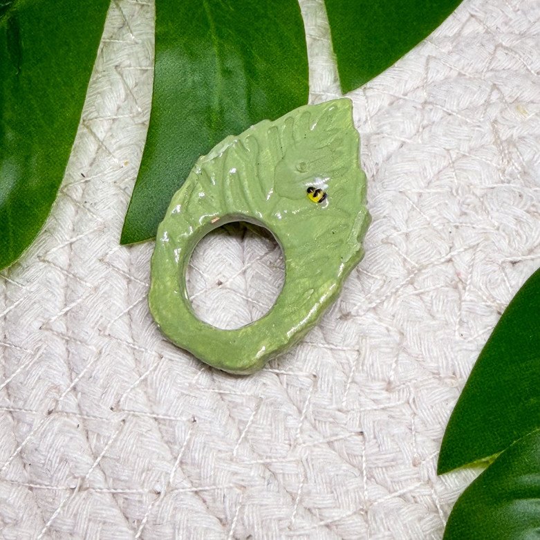 Pin's porte-lunettes Feuille