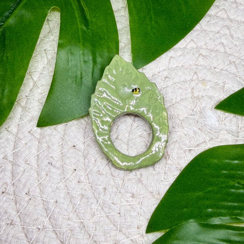 Pin's porte-lunettes Feuille