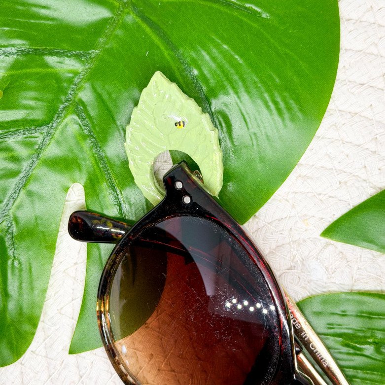 Pin's porte-lunettes Feuille